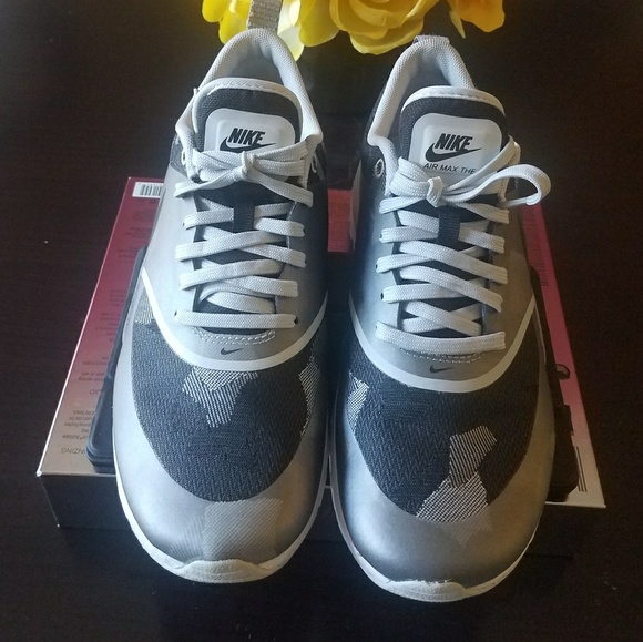 NIKE AIR MAX THEA - Women's size 7.5 - Picture 2 of 4